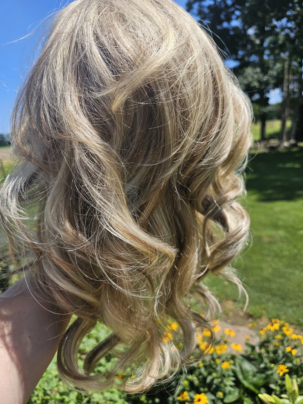 Blonde Layered Women's Wig with Soft Waves